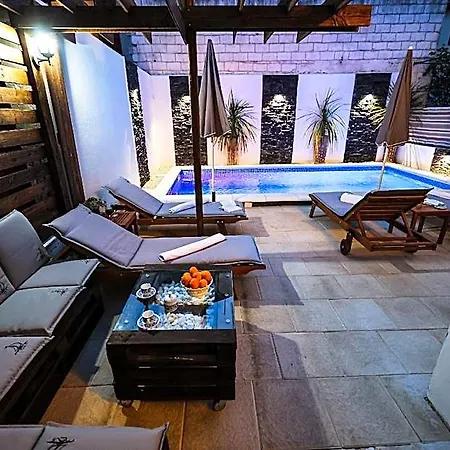 Rustica With Exclusive Pool Use
